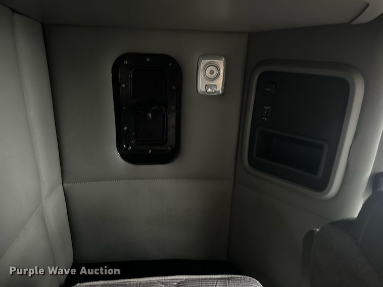 image for item DV1878 2021 Kenworth T880 semi truck