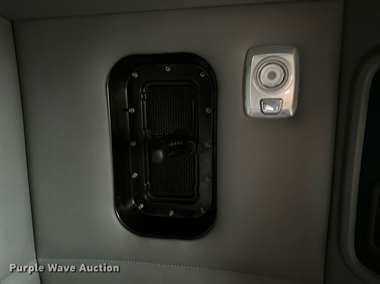 image for item DV1878 2021 Kenworth T880 semi truck