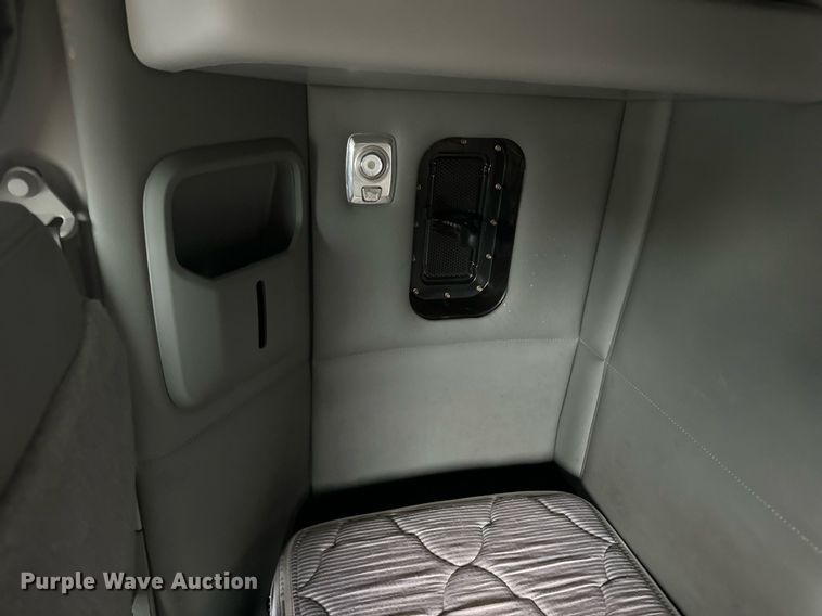 image for item DV1878 2021 Kenworth T880 semi truck