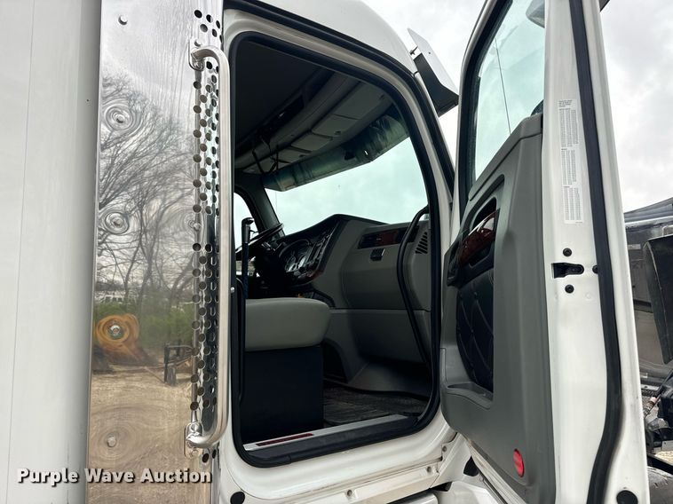 image for item DV1878 2021 Kenworth T880 semi truck