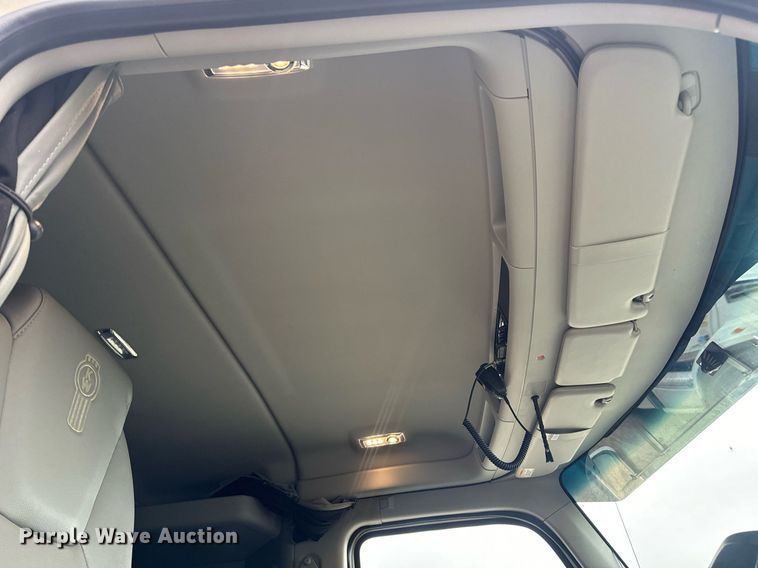 image for item DV1878 2021 Kenworth T880 semi truck