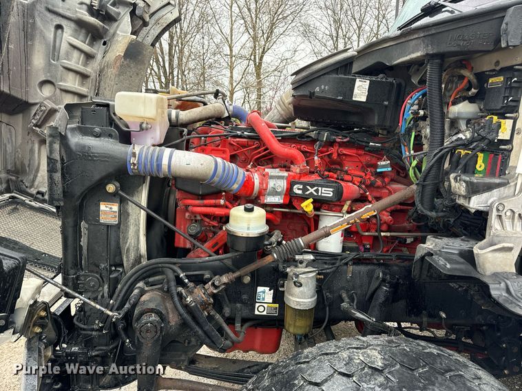 image for item DV1878 2021 Kenworth T880 semi truck