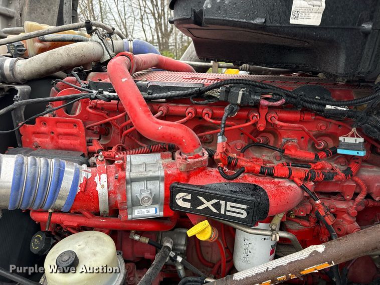 image for item DV1878 2021 Kenworth T880 semi truck