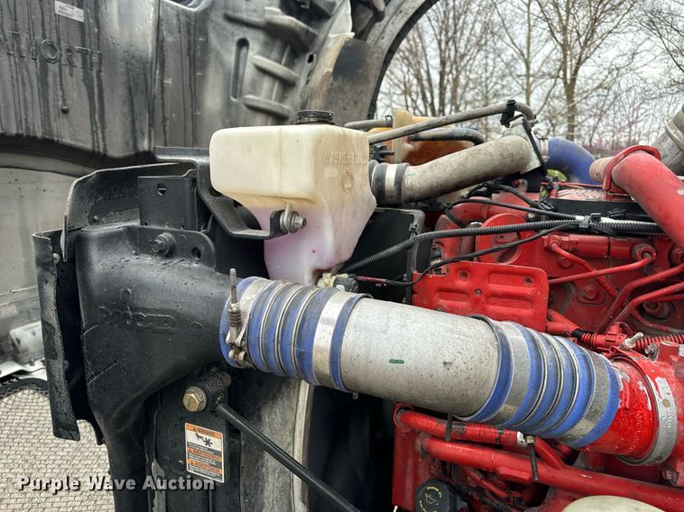 image for item DV1878 2021 Kenworth T880 semi truck