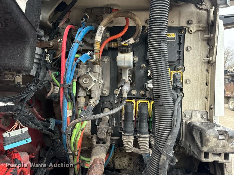 image for item DV1878 2021 Kenworth T880 semi truck