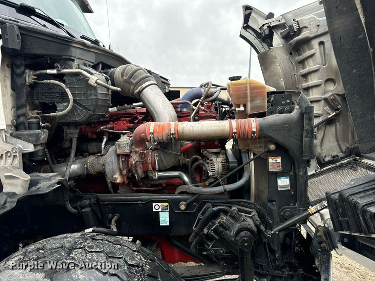 image for item DV1878 2021 Kenworth T880 semi truck