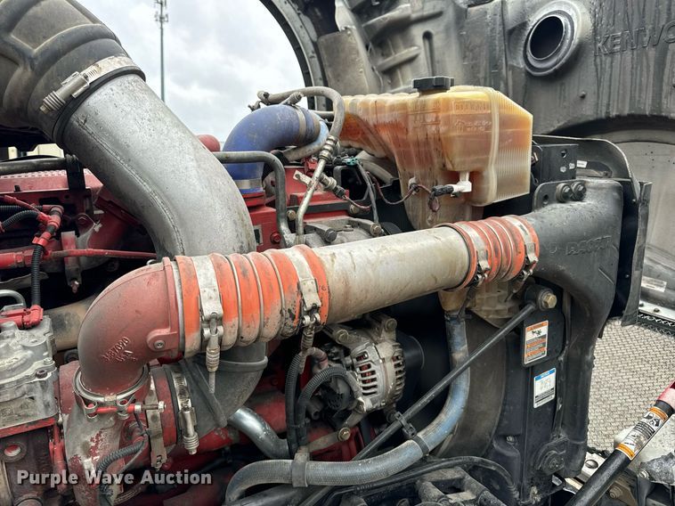 image for item DV1878 2021 Kenworth T880 semi truck