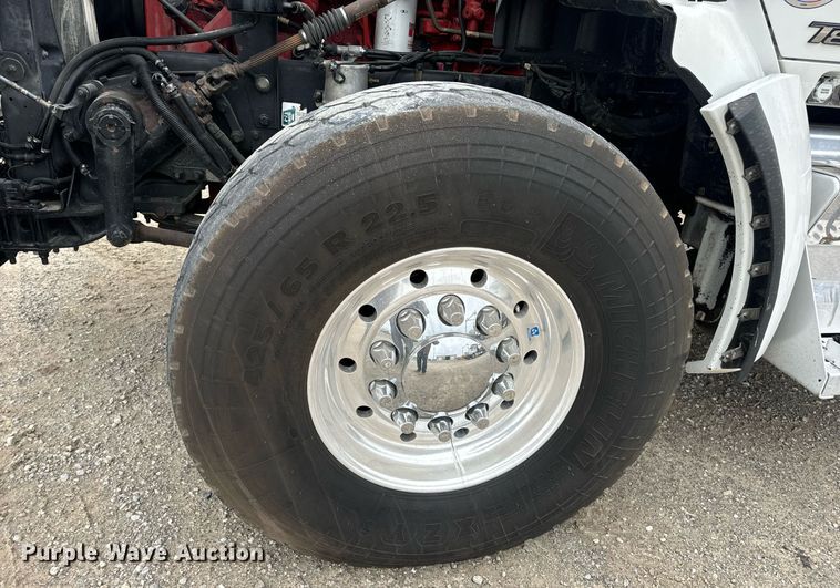 image for item DV1878 2021 Kenworth T880 semi truck