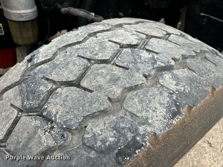 image for item DV1878 2021 Kenworth T880 semi truck