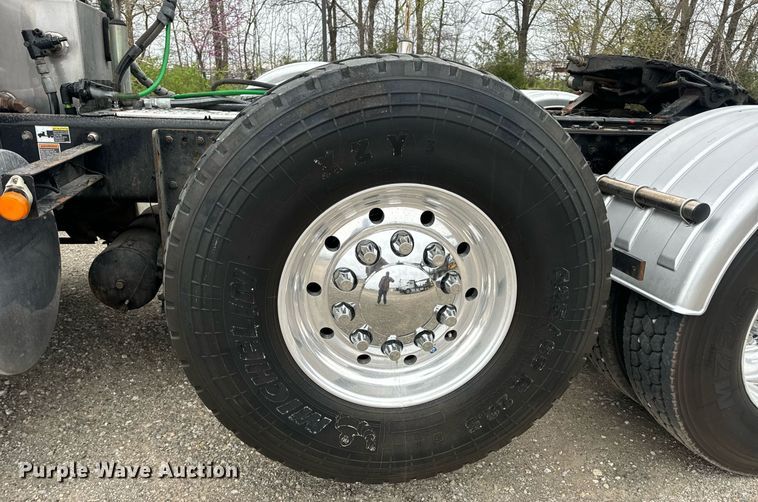 image for item DV1878 2021 Kenworth T880 semi truck