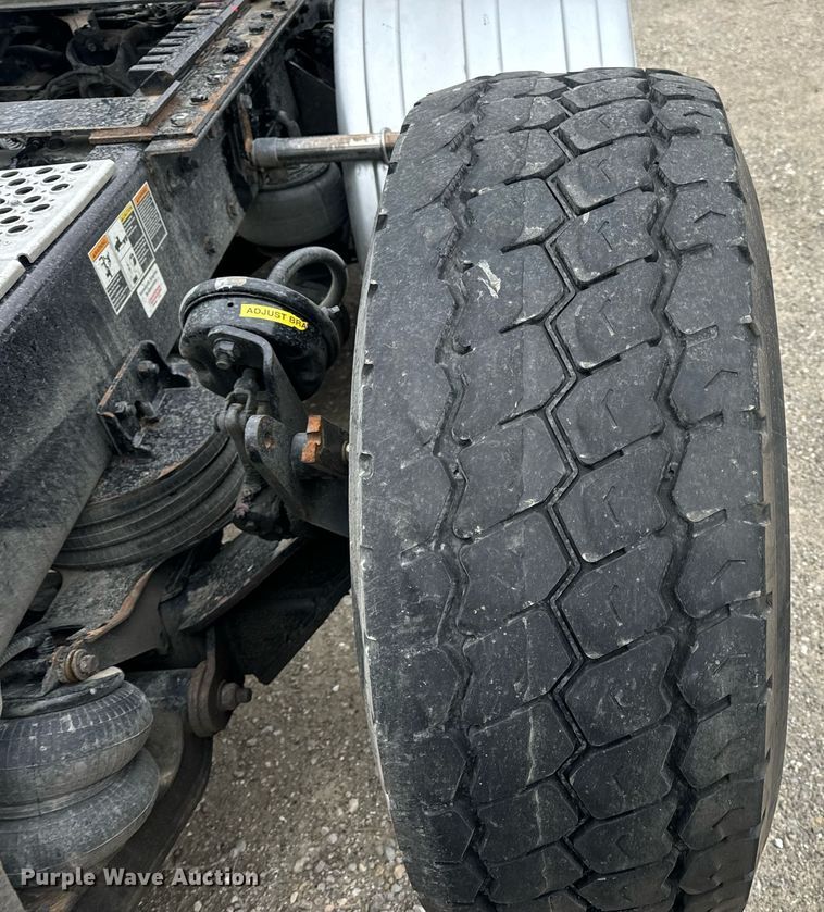 image for item DV1878 2021 Kenworth T880 semi truck