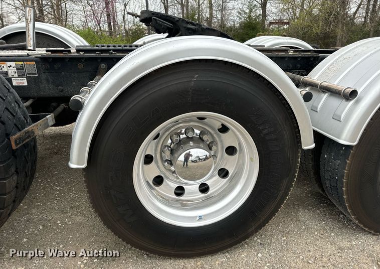 image for item DV1878 2021 Kenworth T880 semi truck