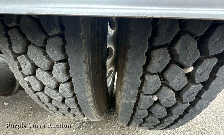 image for item DV1878 2021 Kenworth T880 semi truck