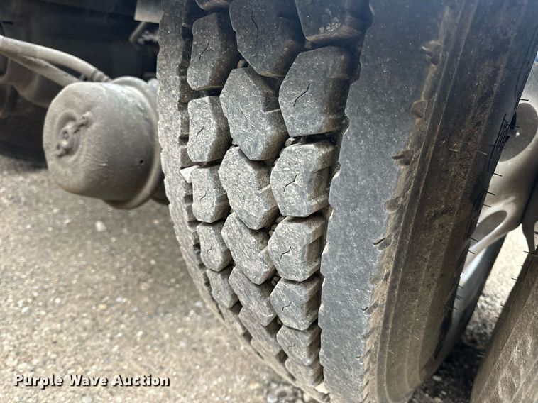 image for item DV1878 2021 Kenworth T880 semi truck