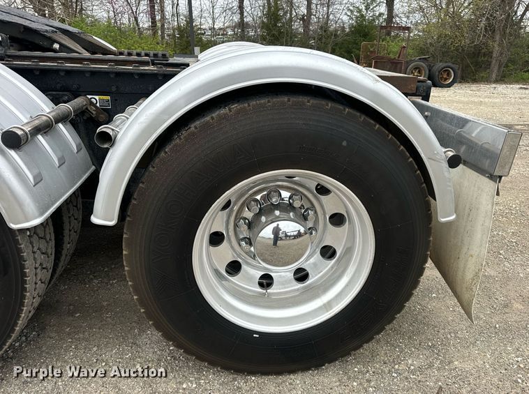 image for item DV1878 2021 Kenworth T880 semi truck