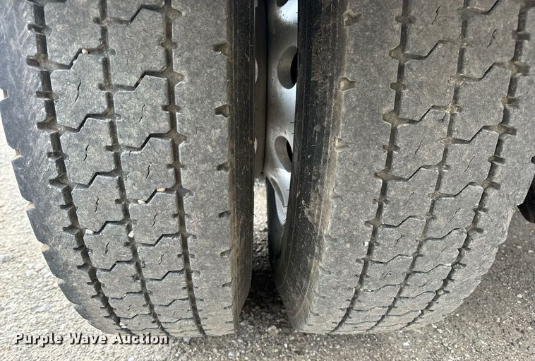 image for item DV1878 2021 Kenworth T880 semi truck