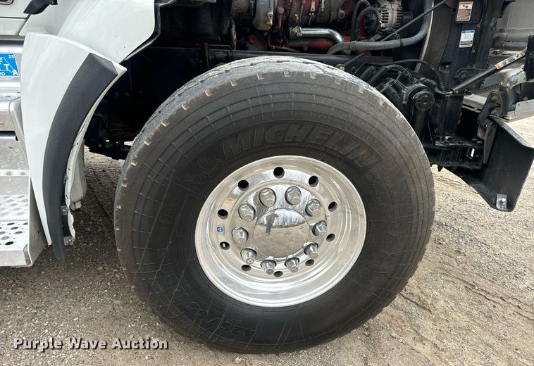 image for item DV1878 2021 Kenworth T880 semi truck