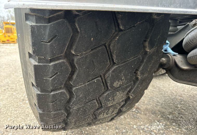 image for item DV1878 2021 Kenworth T880 semi truck