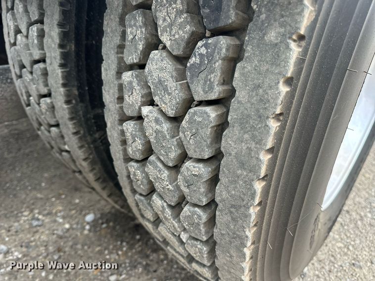 image for item DV1878 2021 Kenworth T880 semi truck