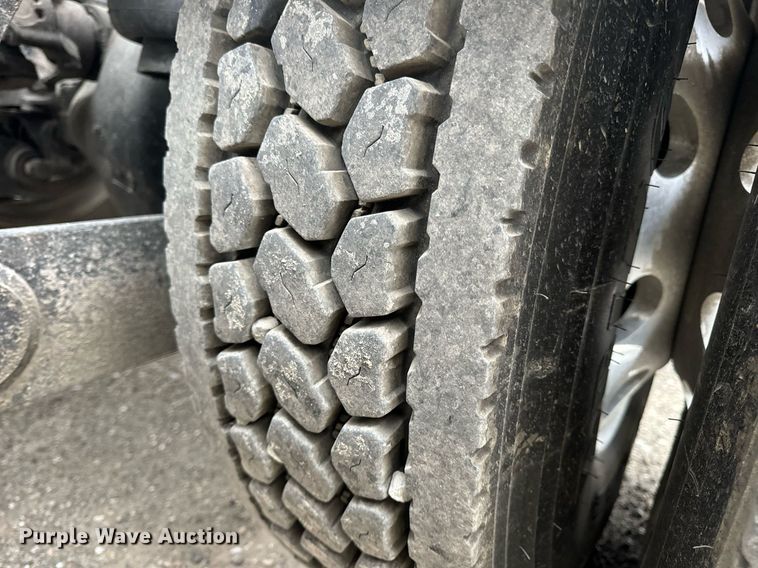 image for item DV1878 2021 Kenworth T880 semi truck