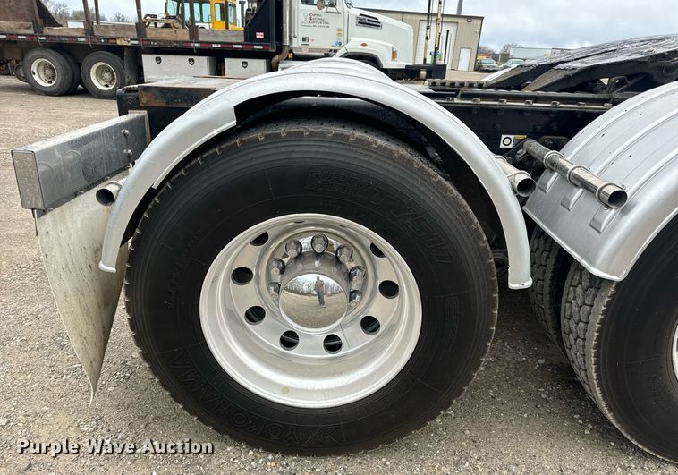 image for item DV1878 2021 Kenworth T880 semi truck