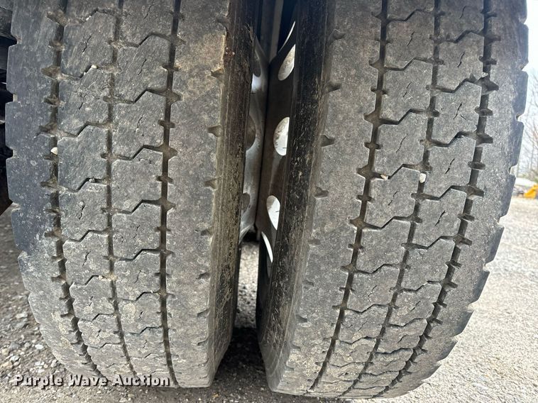 image for item DV1878 2021 Kenworth T880 semi truck