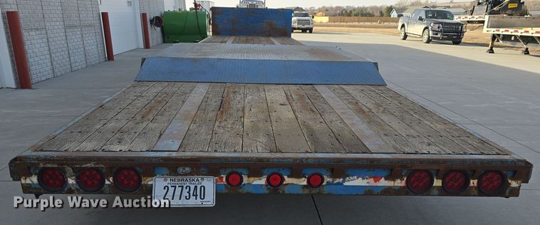 image for item DW3223 2005 Aztec Trailers Inc. drop deck trailer