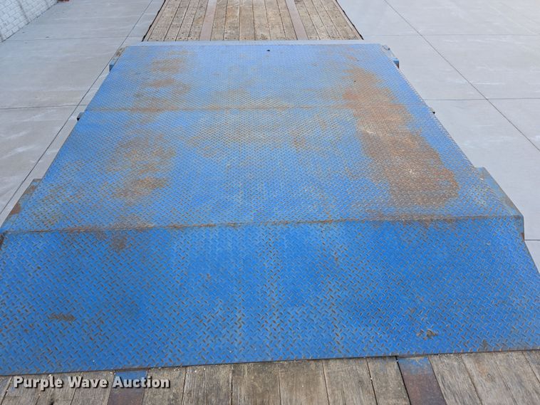 image for item DW3223 2005 Aztec Trailers Inc. drop deck trailer