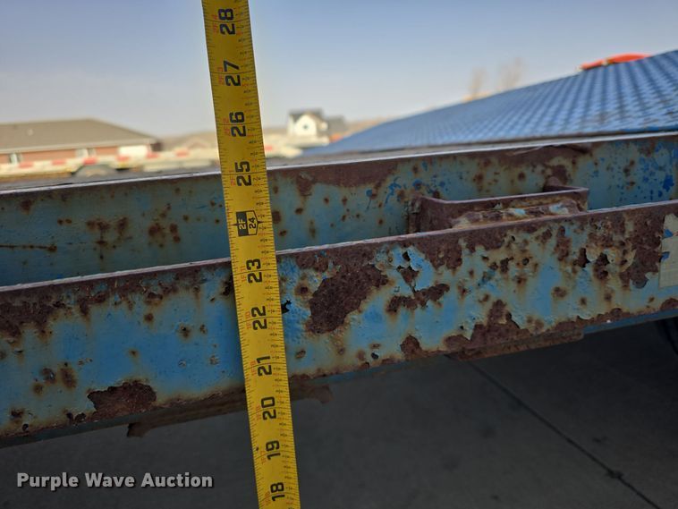 image for item DW3223 2005 Aztec Trailers Inc. drop deck trailer