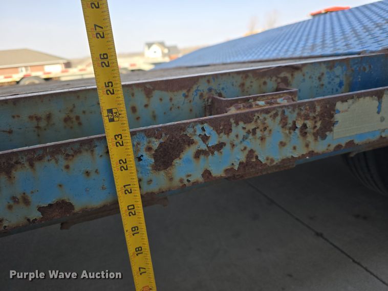 image for item DW3223 2005 Aztec Trailers Inc. drop deck trailer