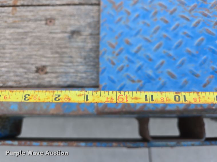 image for item DW3223 2005 Aztec Trailers Inc. drop deck trailer