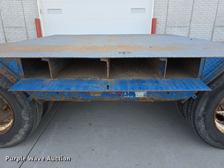 image for item DW3223 2005 Aztec Trailers Inc. drop deck trailer