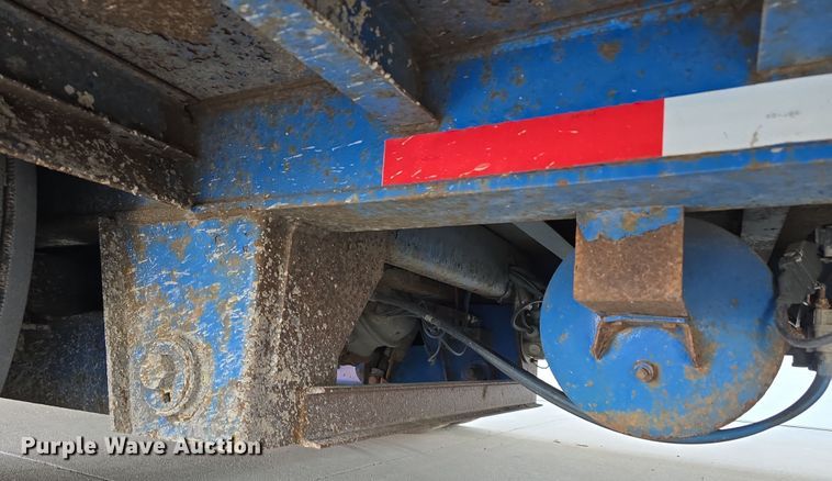 image for item DW3223 2005 Aztec Trailers Inc. drop deck trailer