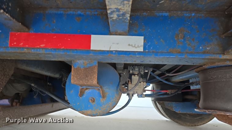 image for item DW3223 2005 Aztec Trailers Inc. drop deck trailer