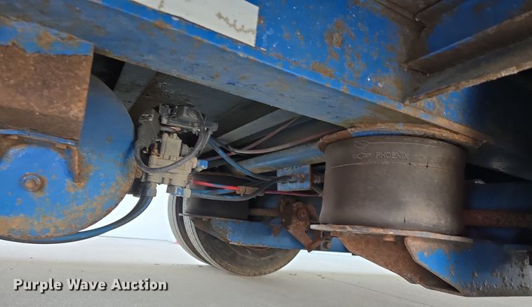 image for item DW3223 2005 Aztec Trailers Inc. drop deck trailer