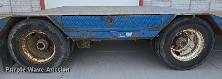 image for item DW3223 2005 Aztec Trailers Inc. drop deck trailer