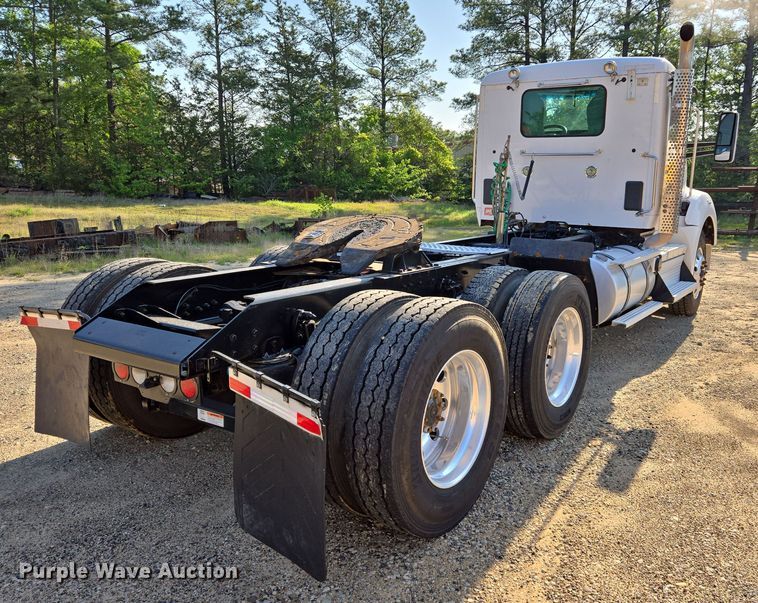 image for item DW8698 2018 Kenworth T880 semi-truck