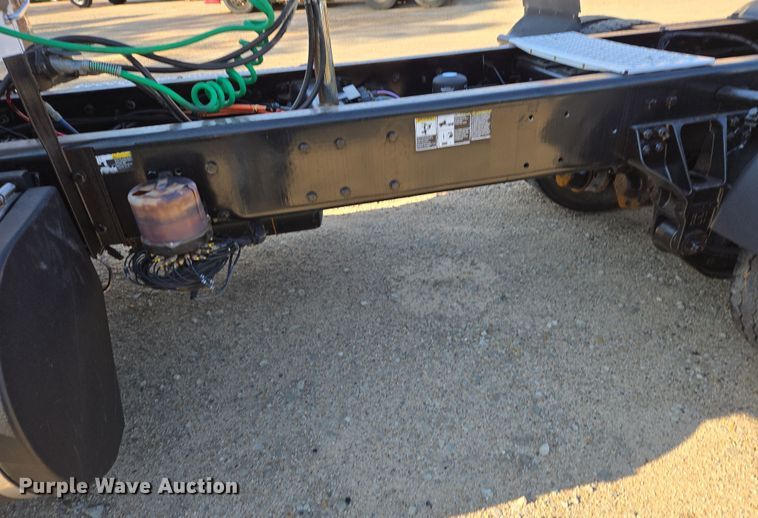 image for item DW8698 2018 Kenworth T880 semi-truck