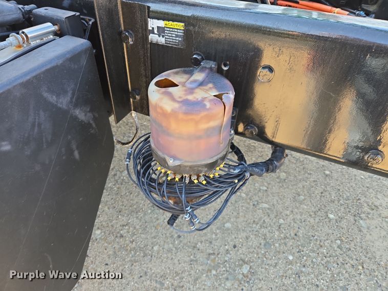 image for item DW8698 2018 Kenworth T880 semi-truck