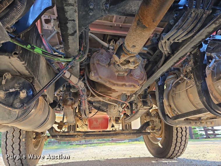 image for item DW8698 2018 Kenworth T880 semi-truck