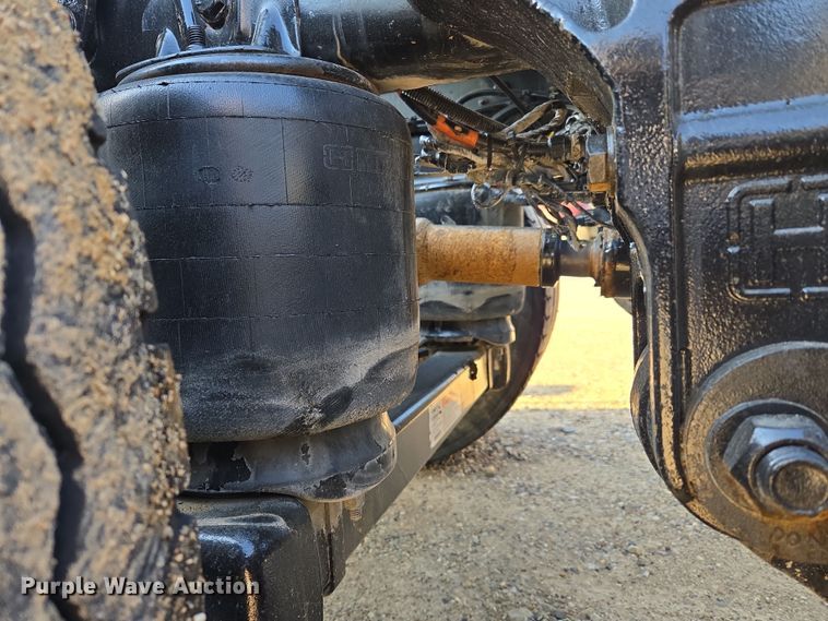 image for item DW8698 2018 Kenworth T880 semi-truck