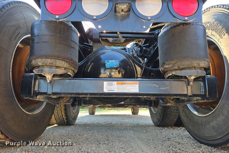 image for item DW8698 2018 Kenworth T880 semi-truck