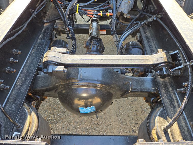 image for item DW8698 2018 Kenworth T880 semi-truck