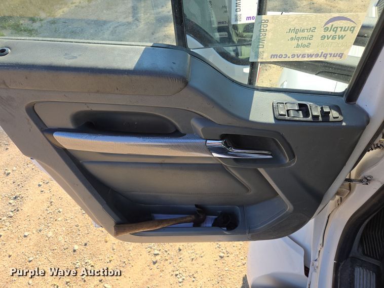 image for item DW8698 2018 Kenworth T880 semi-truck