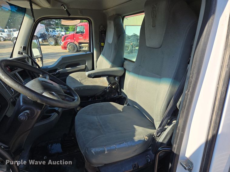 image for item DW8698 2018 Kenworth T880 semi-truck