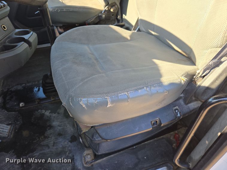 image for item DW8698 2018 Kenworth T880 semi-truck