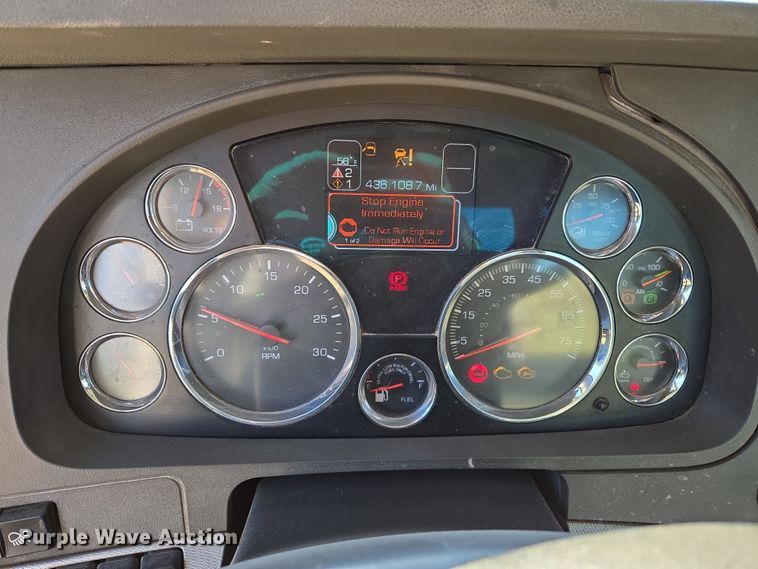 image for item DW8698 2018 Kenworth T880 semi-truck