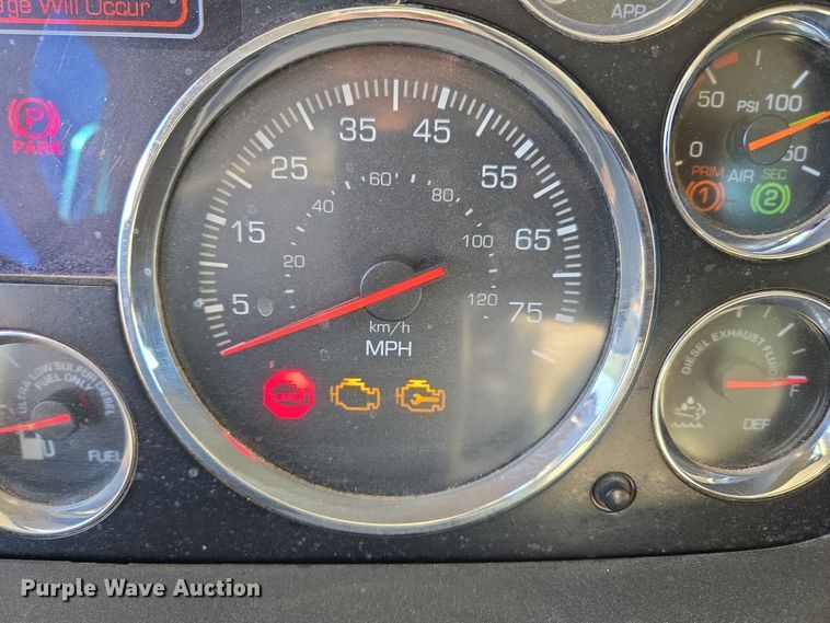 image for item DW8698 2018 Kenworth T880 semi-truck