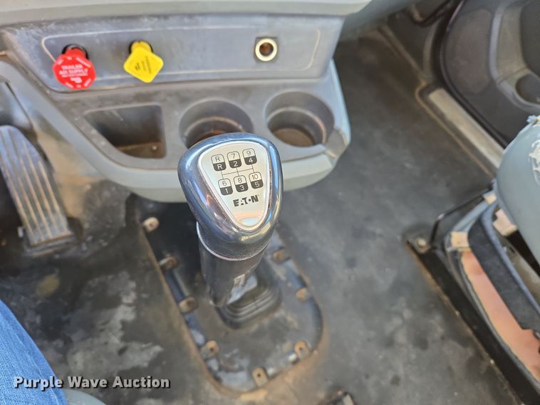 image for item DW8698 2018 Kenworth T880 semi-truck