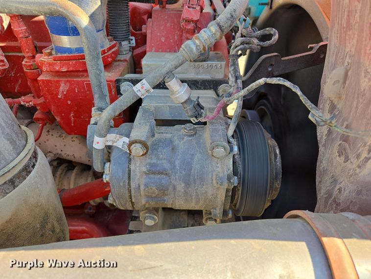 image for item DW8698 2018 Kenworth T880 semi-truck